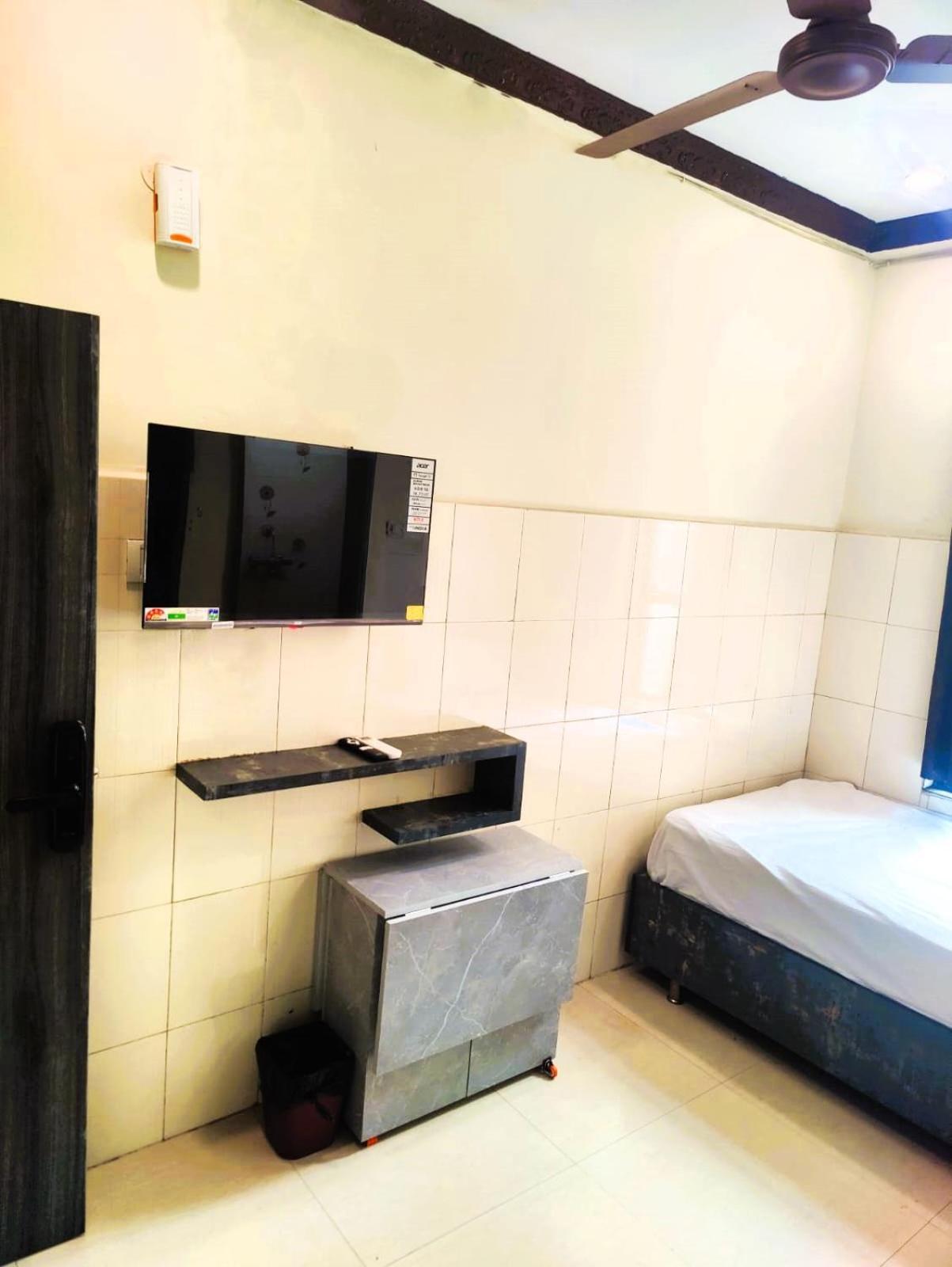 Hotel The Livin Residency Visakhapatnam Exterior foto