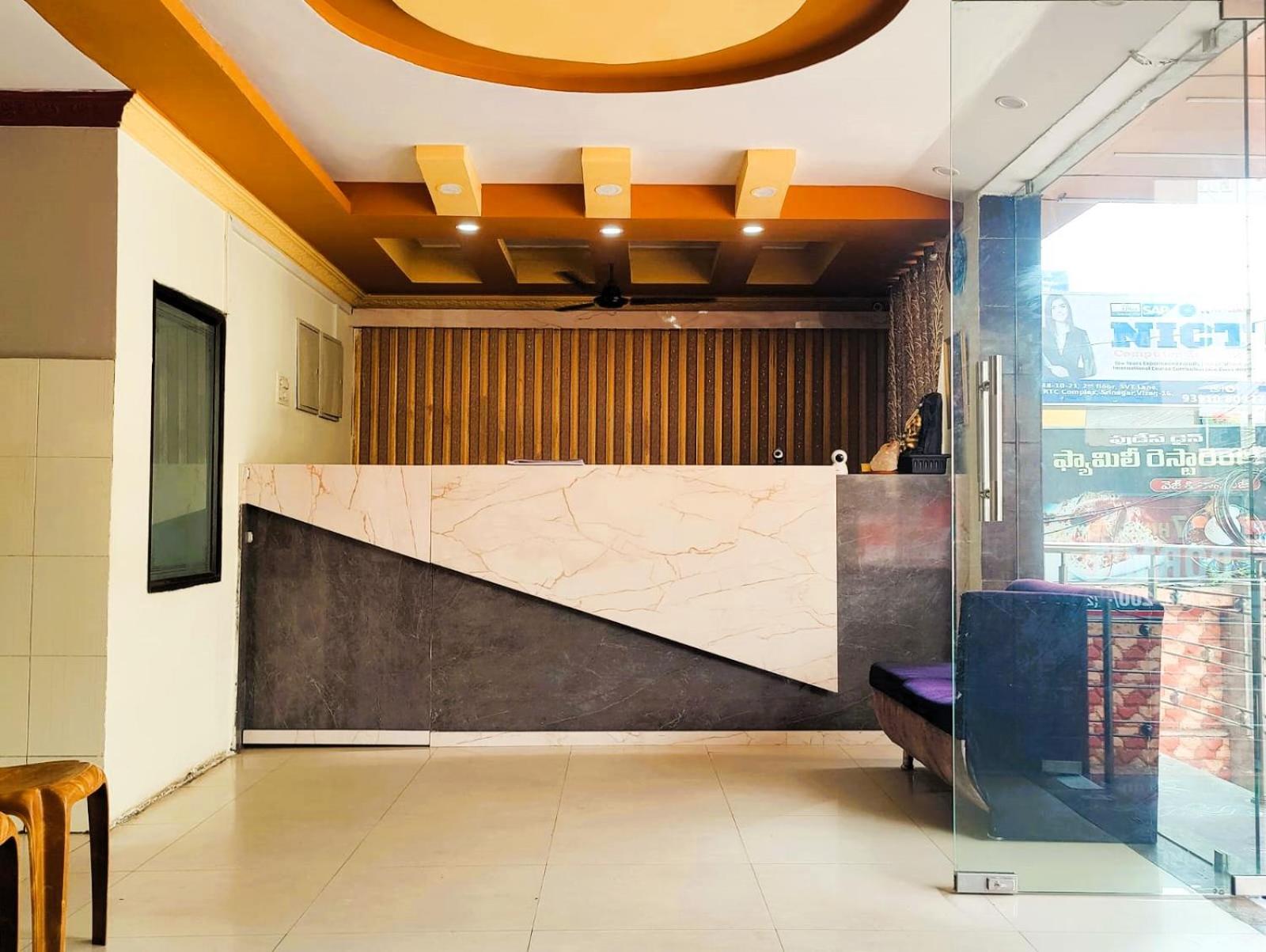 Hotel The Livin Residency Visakhapatnam Exterior foto